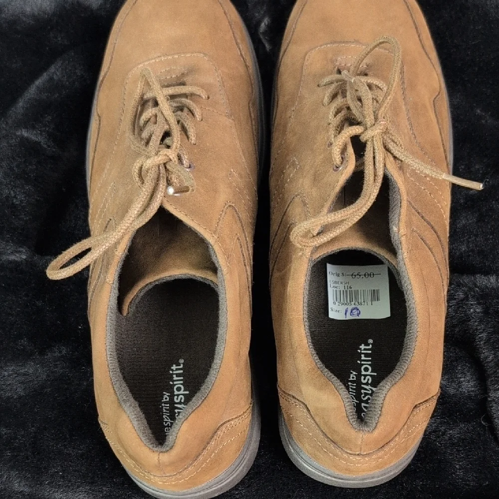 Easy Spirit Brown‎ Shoes with Suede Finish and Lace-Up Design. New. Size 10.